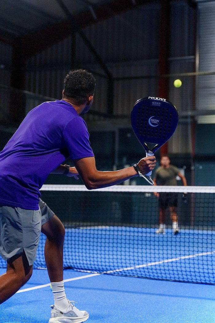 Supernova racket in action at the net